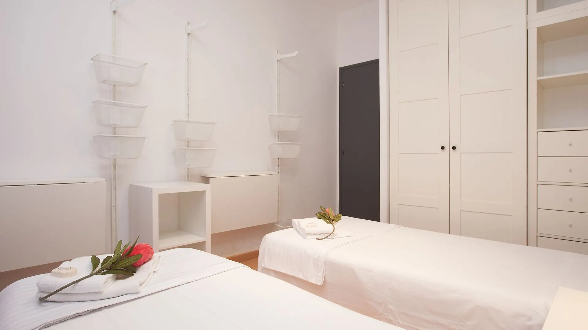 Spanish Siesta Barcelona Apartment